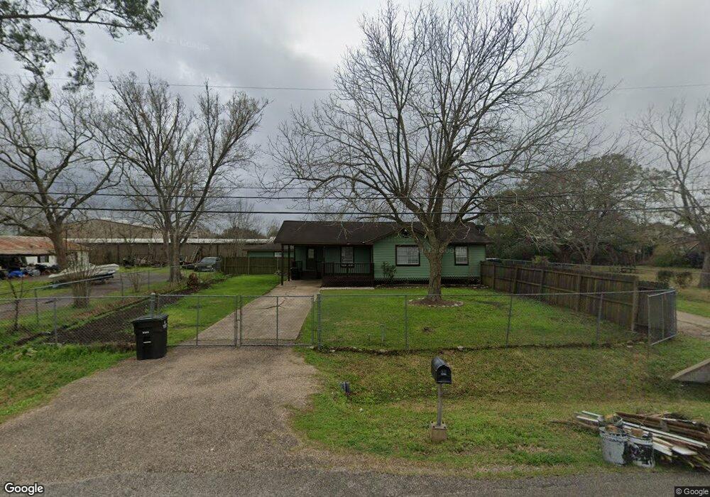 109 Lulac St, Alvin, TX 77511 - photo 1