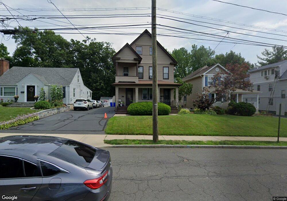 218 Raymond Rd, West Hartford, CT 06107 - photo 1