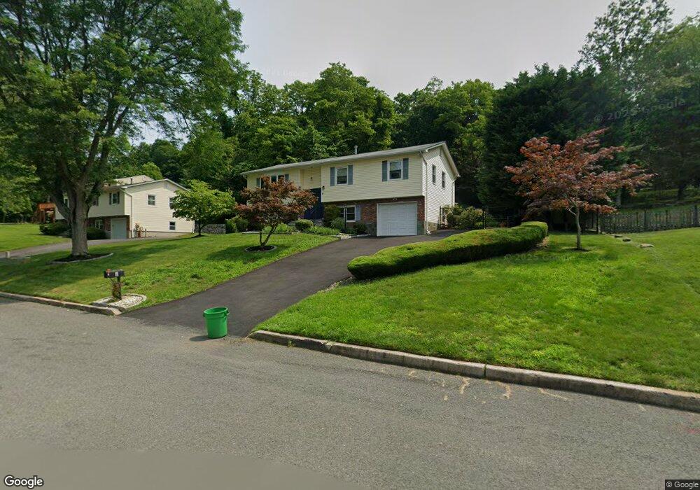 8 Queens Ct, Orangeburg, NY 10962 - photo 1