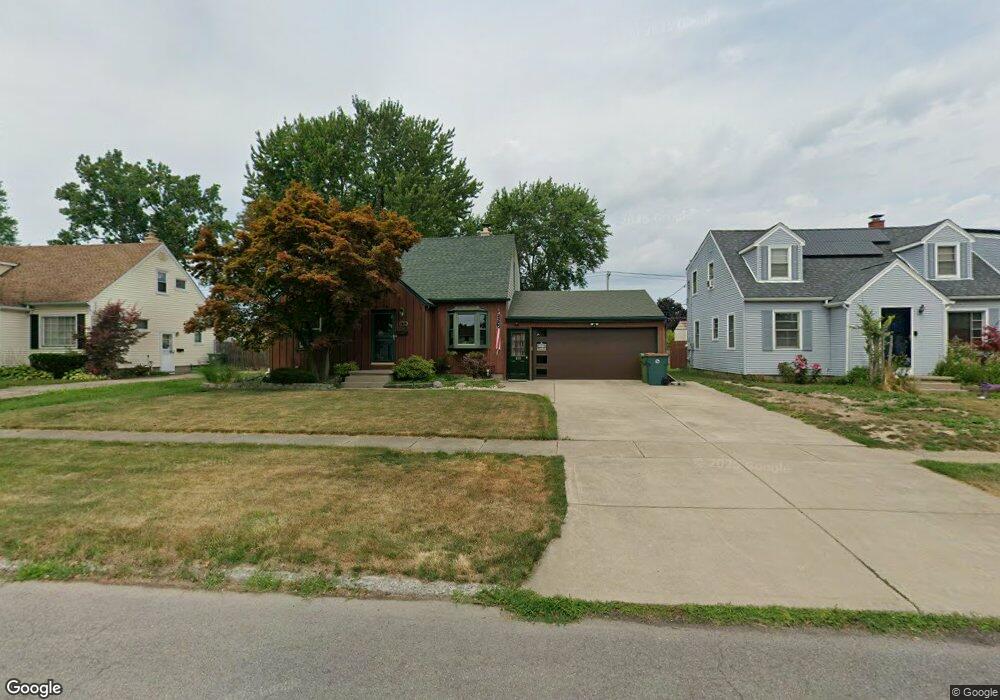 876 Pioneer Dr, North Tonawanda, NY 14120 - photo 1