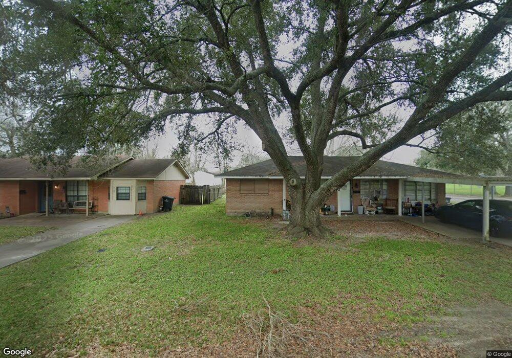 1104 Dover Cir, Alvin, TX 77511 - photo 1
