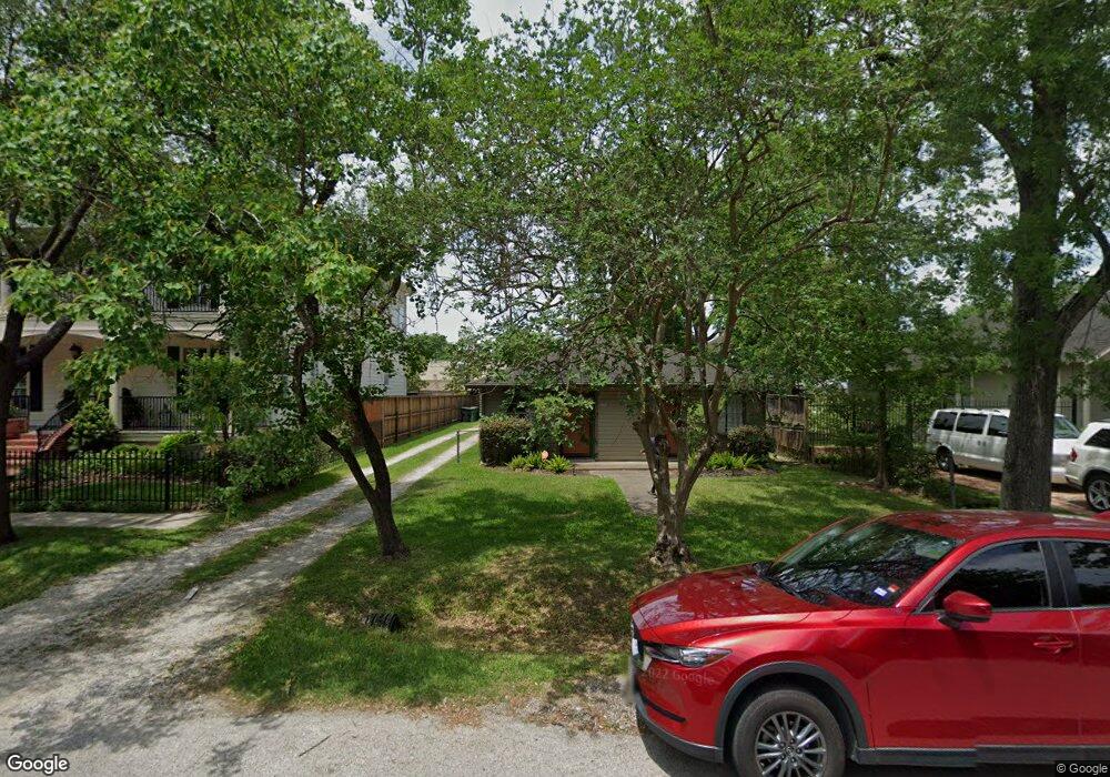 633 E 10th 1/2 St, Houston, TX 77008 - photo 1