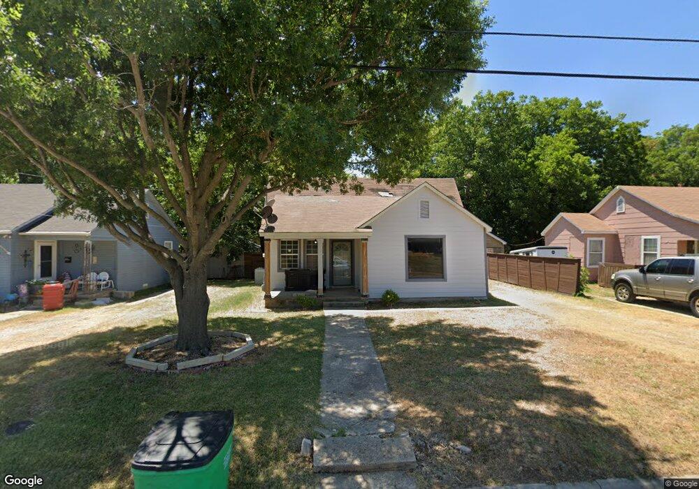 1017 Ritchey St, Gainesville, TX 76240 - photo 1