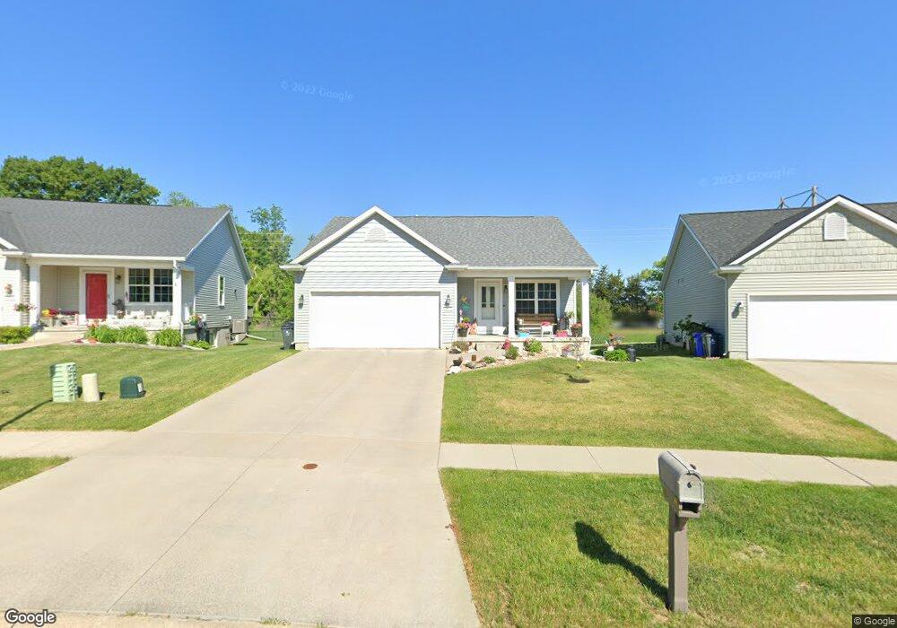 2140 Sugar Creek Dr NW, Cedar Rapids, IA 52405 - photo 1