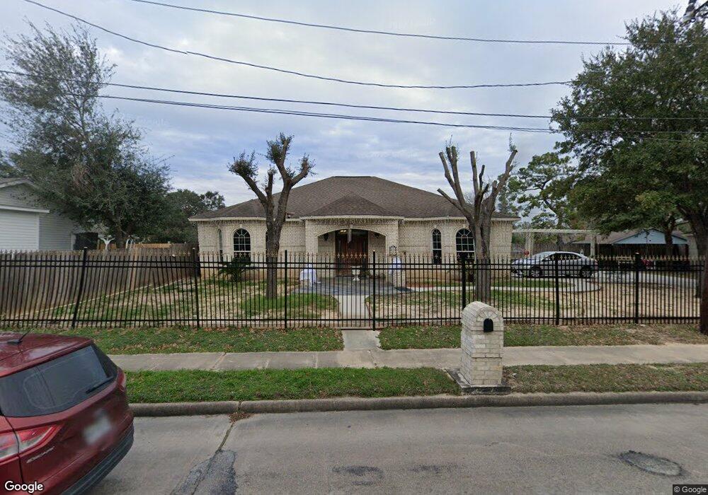 3940 Victory Dr, Houston, TX 77088 - photo 1