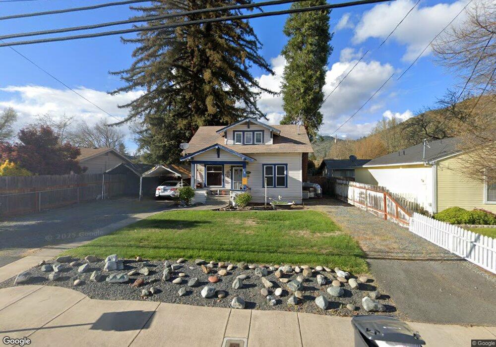 1118 NE D St, Grants Pass, OR 97526 - photo 1