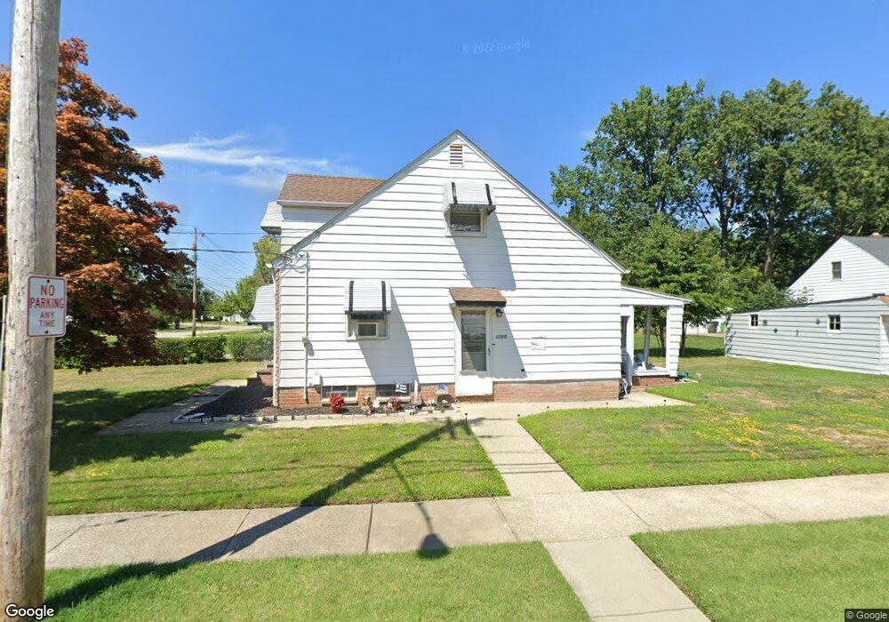 1725 E 300th St, Wickliffe, OH 44092 - photo 1