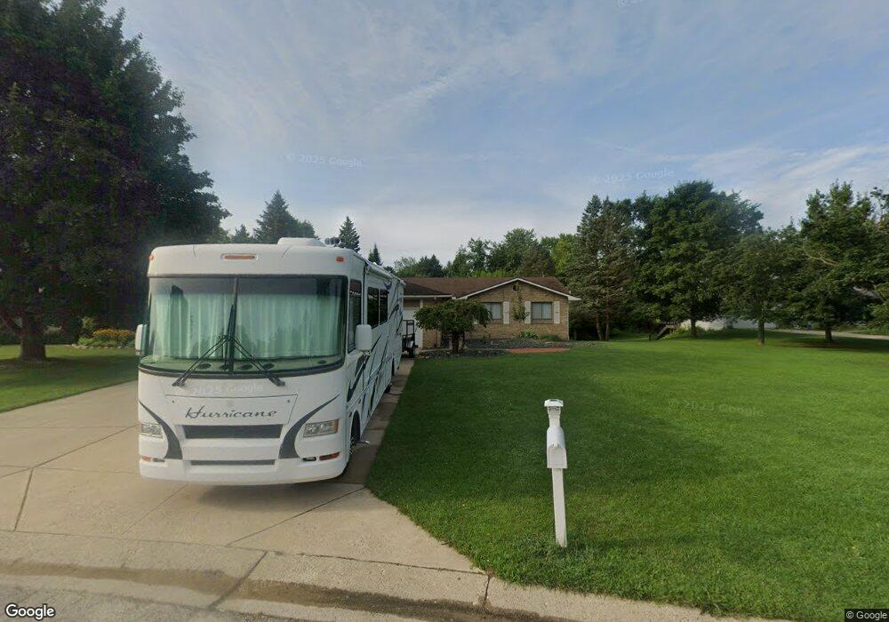 1040 Eagle Nest Dr, Rochester, MI 48306 - photo 1