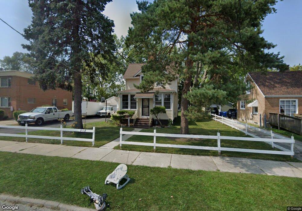 712 Pine St, Waukegan, IL 60085 - photo 1