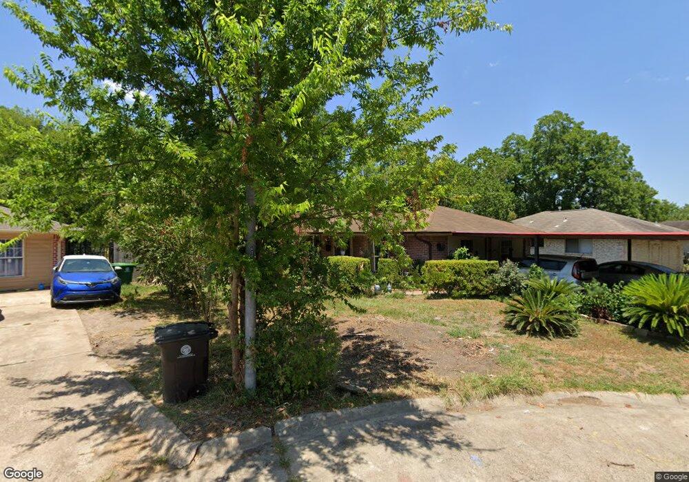 8811 Hillsgrove Ct, Houston, TX 77088 - photo 1