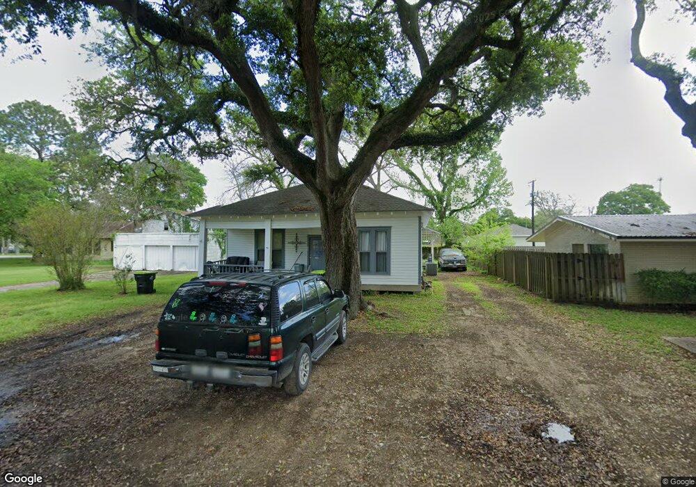 2413 Avenue I, Bay City, TX 77414 - photo 1