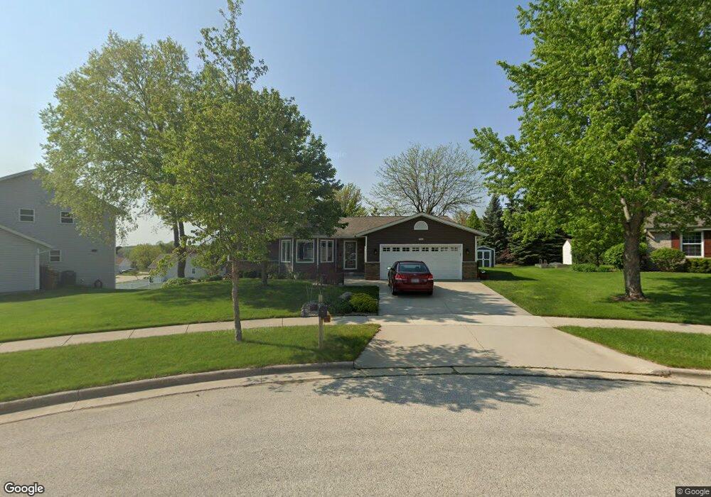 1426 Villa Park Ct, West Bend, WI 53090 - photo 1