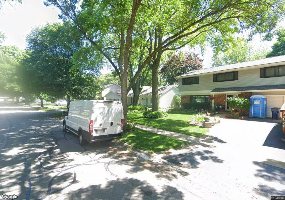 1544 Clyde Dr, Naperville, IL 60565 - photo 1