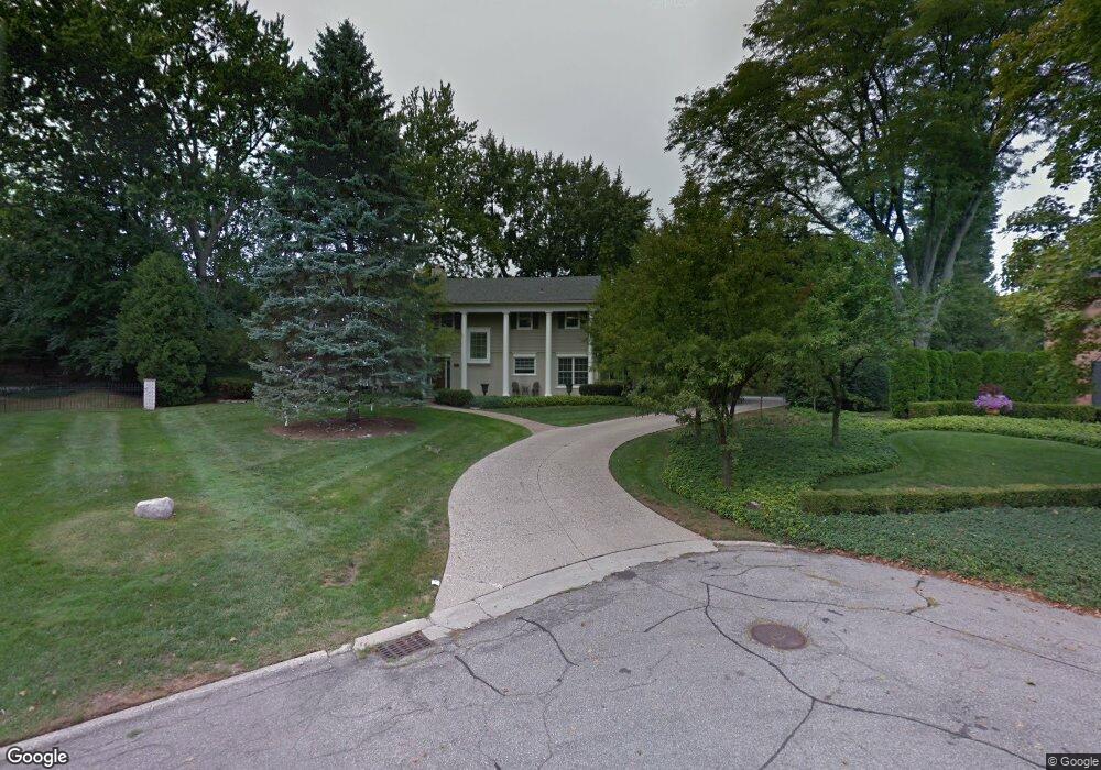 1285 Twin Maples Ln, Bloomfield Hills, MI 48301 - photo 1