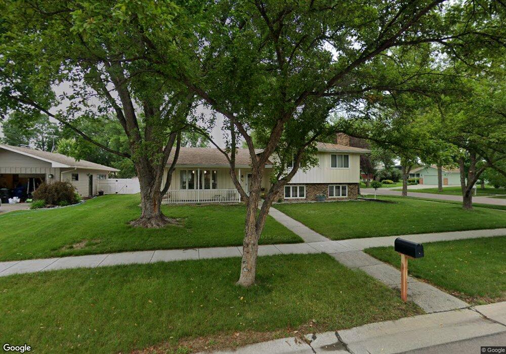 92 35th Ave NE, Fargo, ND 58102 - photo 1