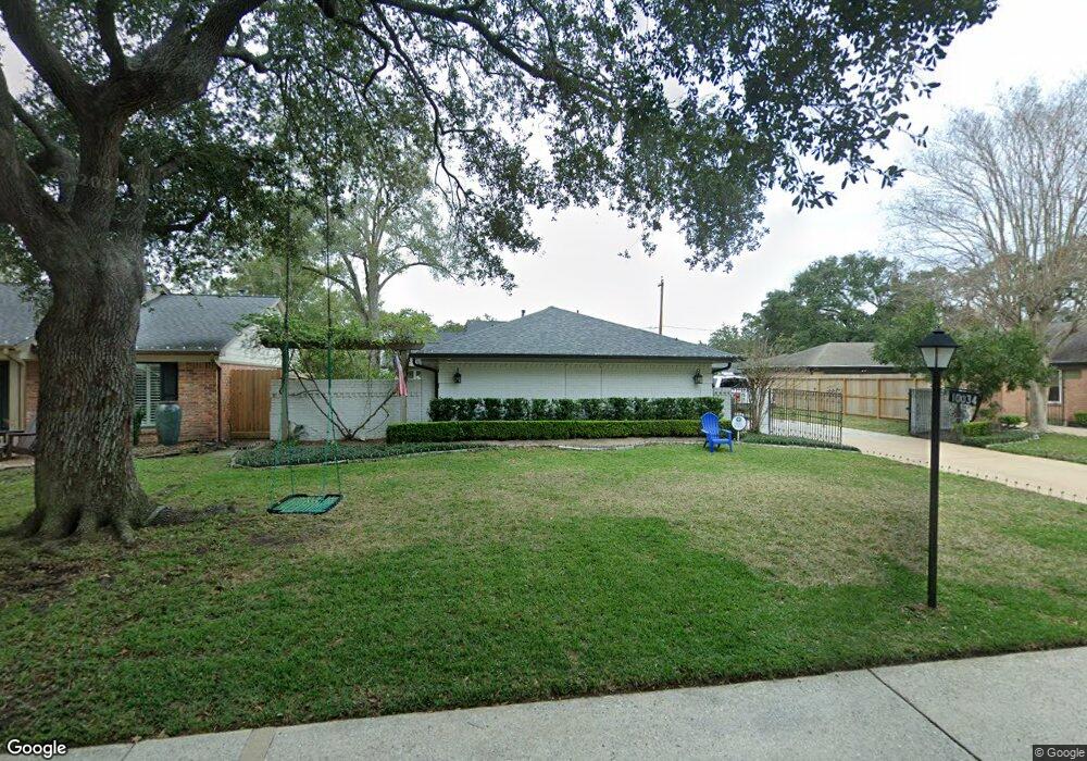 10034 Olympia Dr, Houston, TX 77042 - photo 1