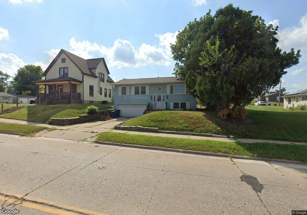 2122 J St SW, Cedar Rapids, IA 52404 - photo 1