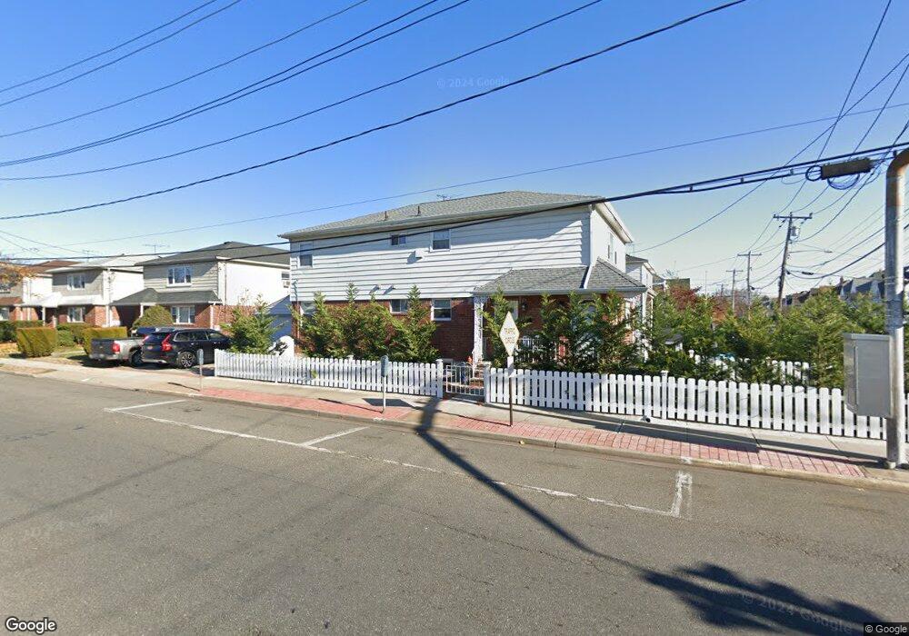 1 Munro Blvd unit Lower, Valley Stream, NY 11581 - photo 1