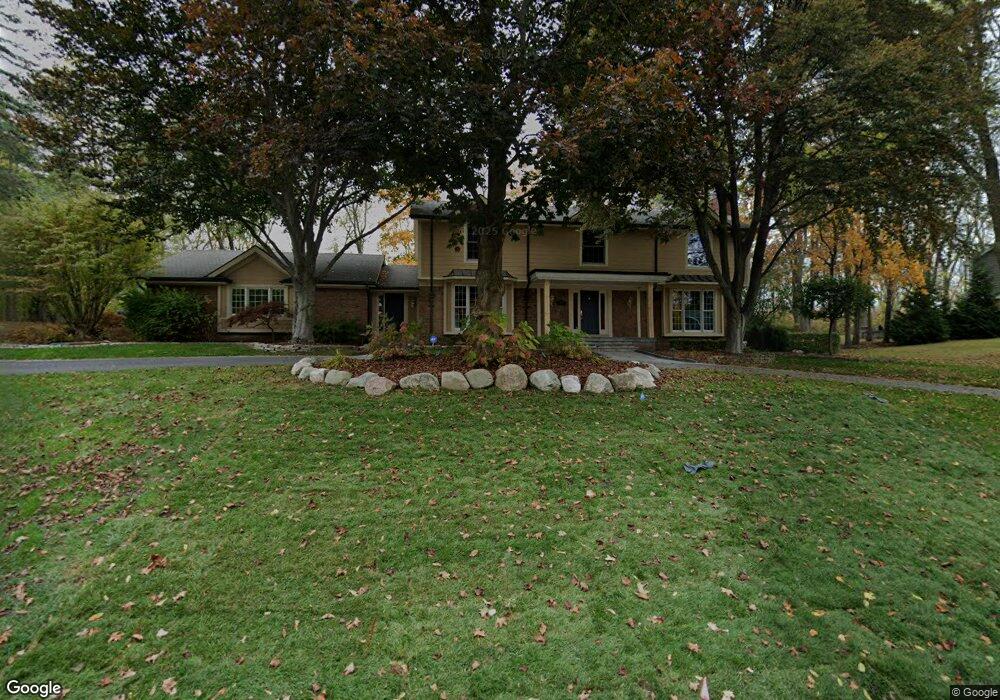 4090 Stoneleigh Rd, Bloomfield Hills, MI 48302 - photo 1