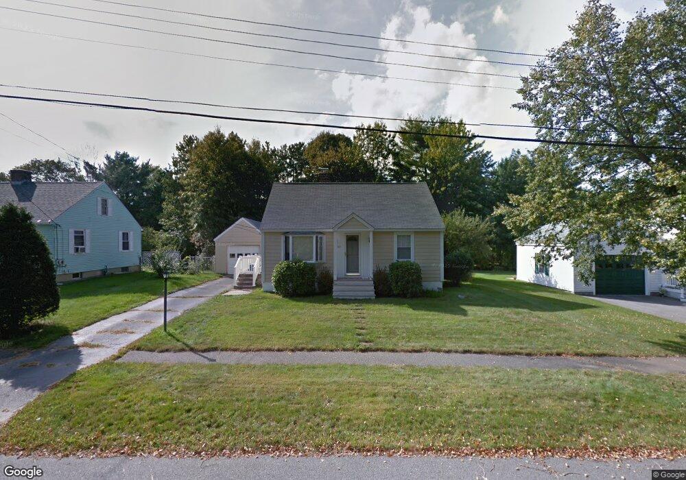 547 Colonial Dr, Portsmouth, NH 03801 - photo 1