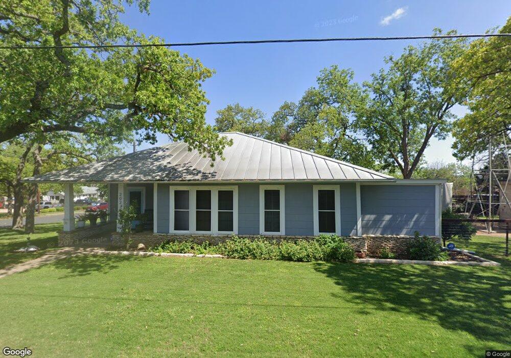 202 E Walnut St, Fredericksburg, TX 78624 - photo 1