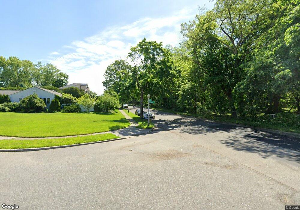 66 Donna Ln, ComMacK, NY 11725 - photo 1