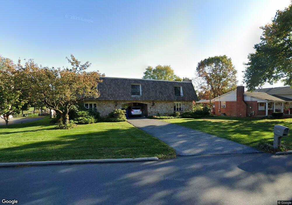 1024 E Maple St, Palmyra, PA 17078 - photo 1