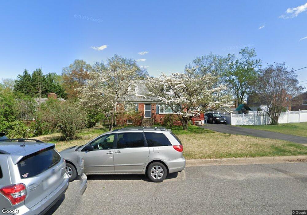 3911 Whispering Ln, Falls Church, VA 22041 - photo 1