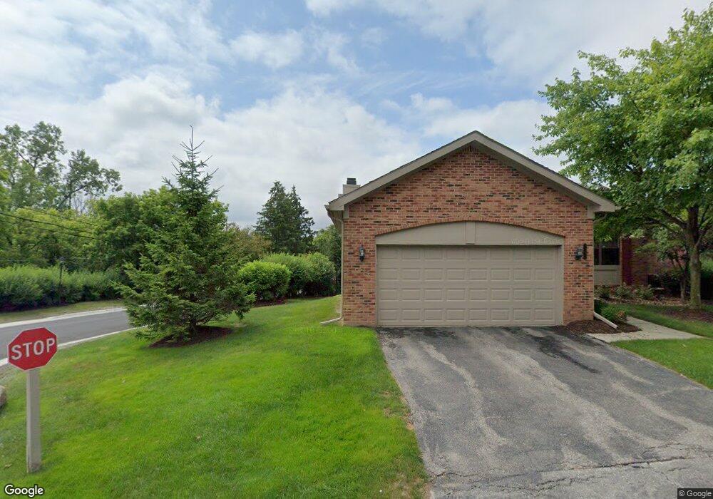 7392 Meadowridge Cir, West Bloomfield, MI 48322 - photo 1