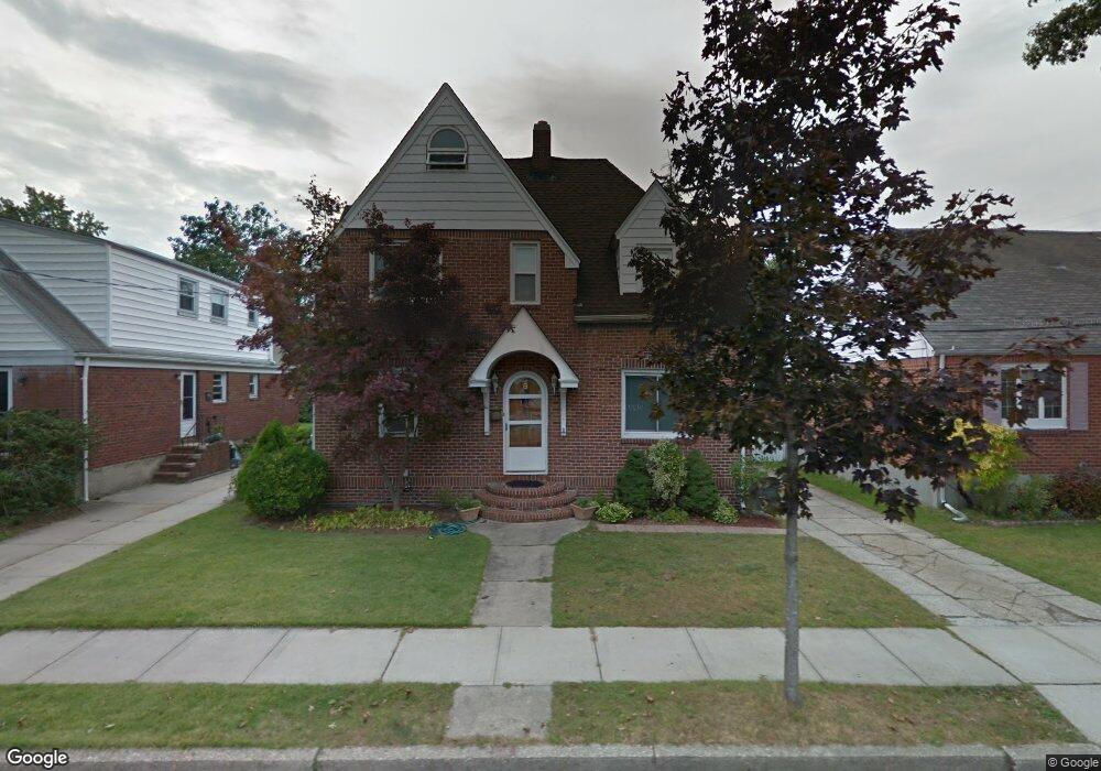 8 Elm Ave, Floral Park, NY 11001 - photo 1