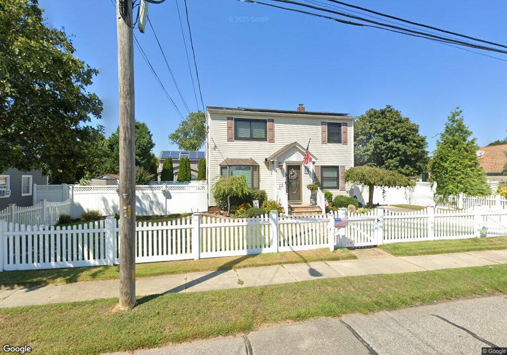 75 Kensington Ct, Copiague, NY 11726 - photo 1