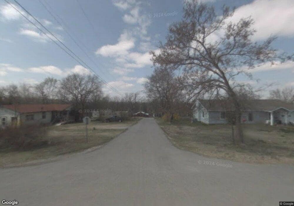 304 Gillespie Ave, Locust Grove, OK 74352 - photo 1