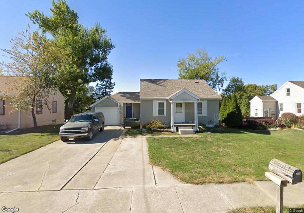 1519 W 2nd St N, Newton, IA 50208 - photo 1