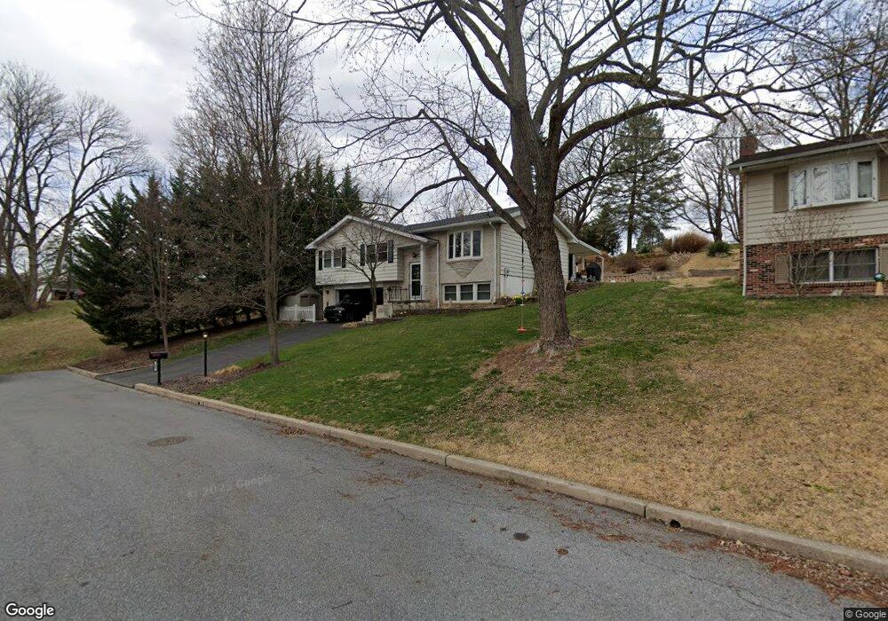 141 Castleton Dr, Reading, PA 19607 - photo 1