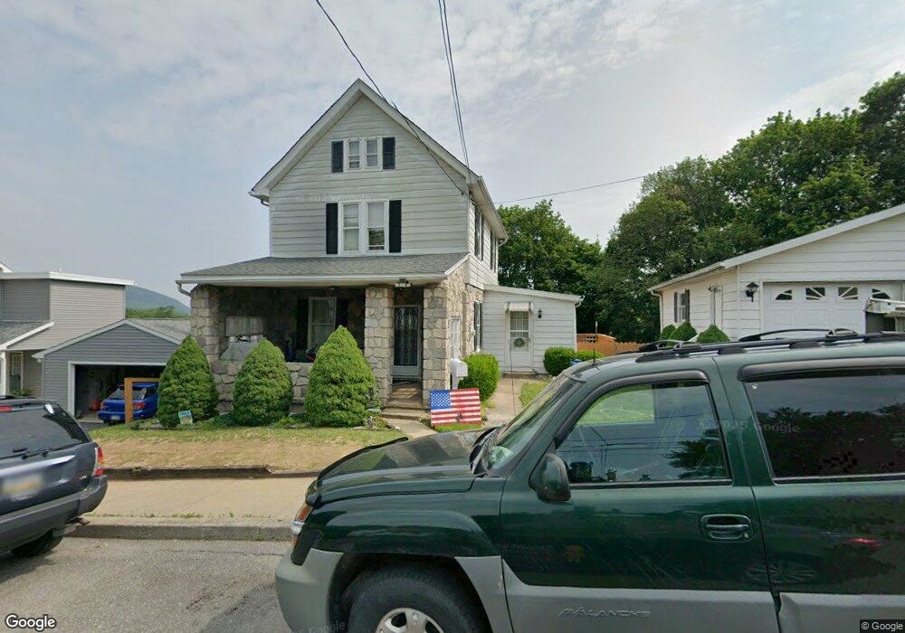 419 S Walnut St, Slatington, PA 18080 - photo 1