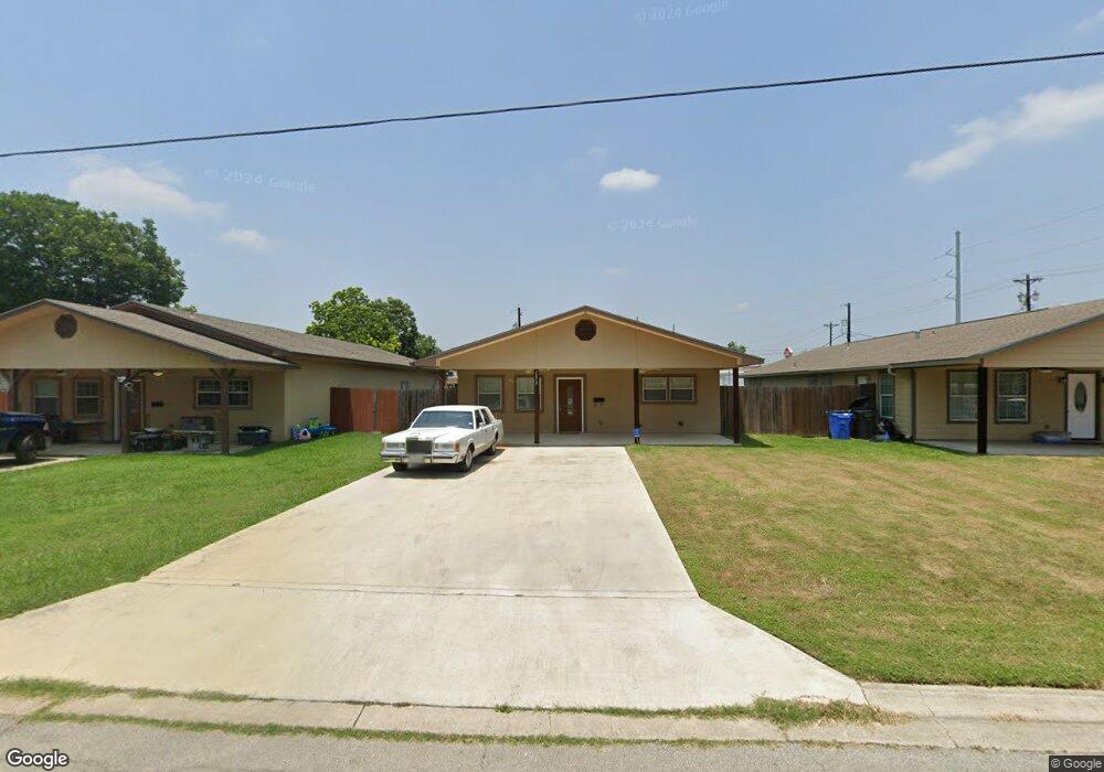 1072 E Weinert St, Seguin, TX 78155 - photo 1