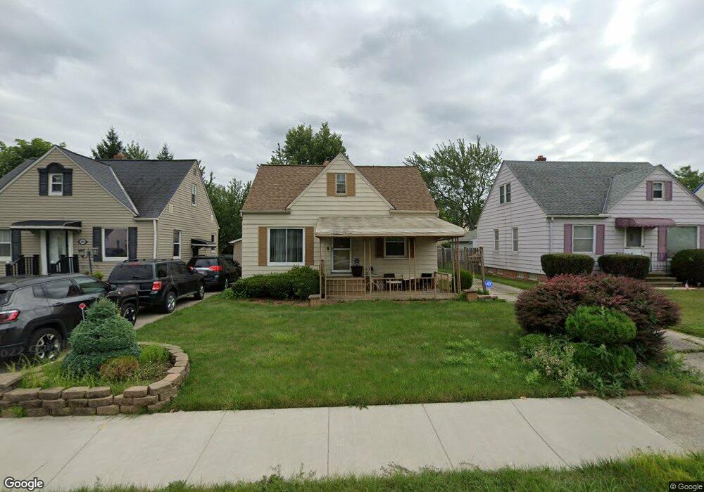 20812 Franklin Rd, Maple Heights, OH 44137 - photo 1