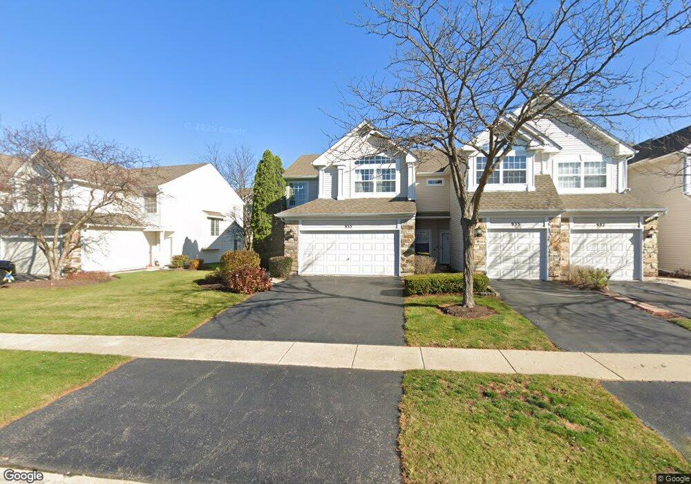 933 Viewpoint Dr, Lake In the Hills, IL 60156 - photo 1