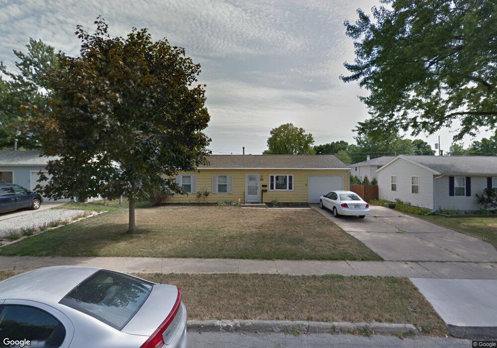 905 Valleyview Dr, Marion, IA 52302 - photo 1