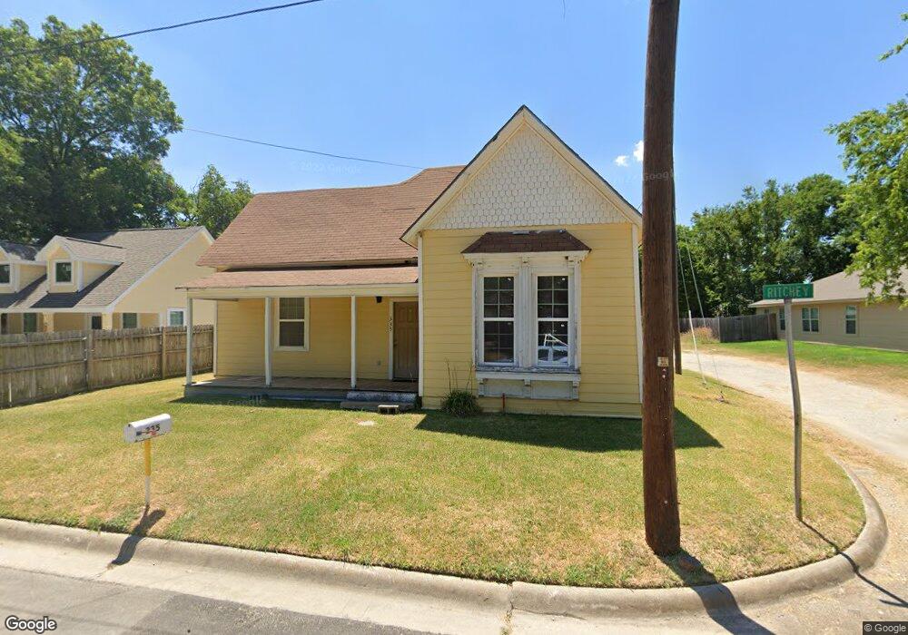 335 Ritchey St, Gainesville, TX 76240 - photo 1