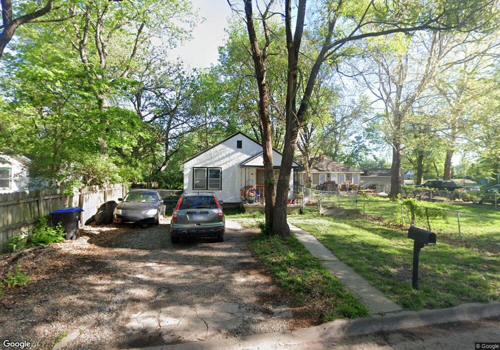 2510 SW Pinehurst Rd, Topeka, KS 66606 - photo 1