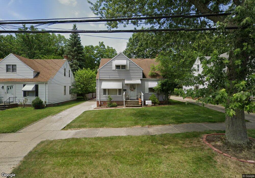 5340 Thomas St, Maple Heights, OH 44137 - photo 1