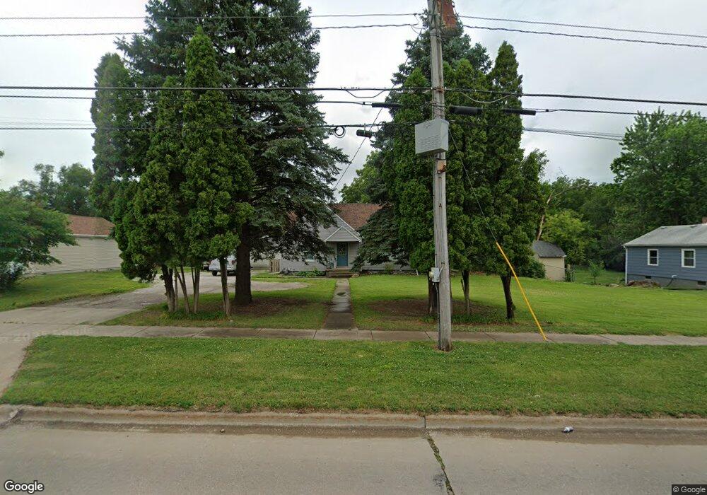 2113 W 53rd St, Davenport, IA 52806 - photo 1