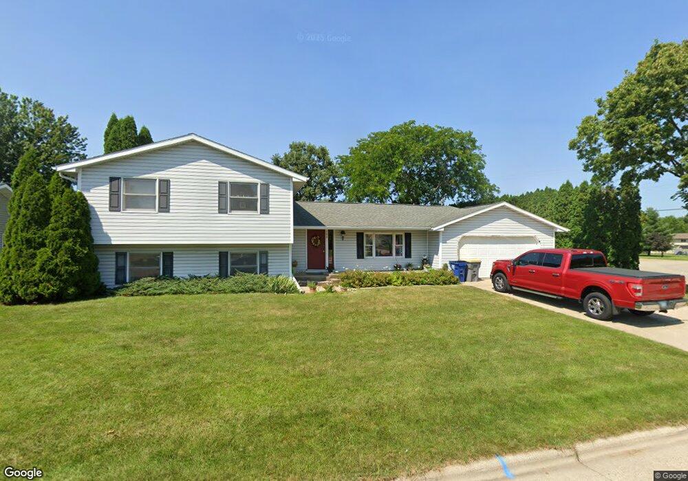 702 S 11th St, La Crescent, MN 55947 - photo 1