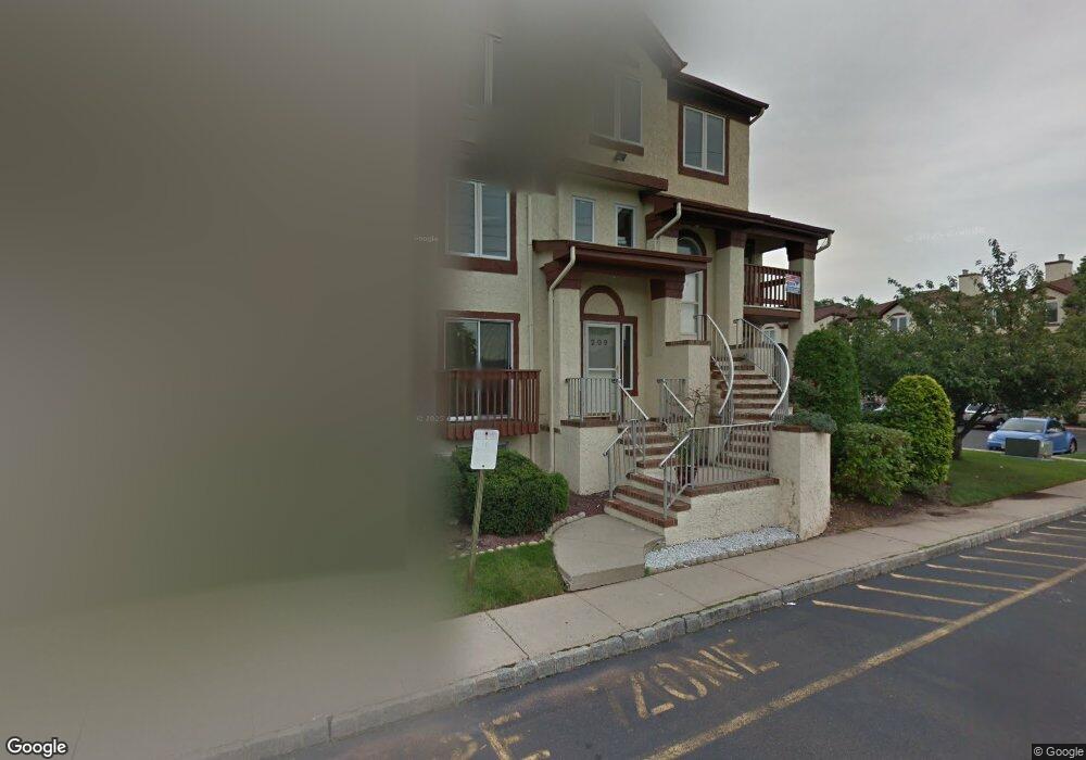 212 Michaels Ct, Woodbridge, NJ 07095 - photo 1