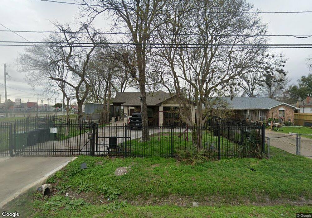 105 Weisenberger Dr, Houston, TX 77022 - photo 1