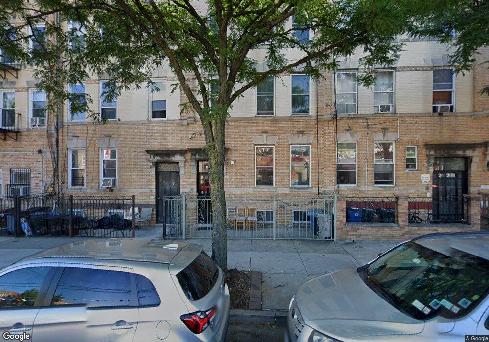 4311 31st Ave, Astoria, NY 11103 - photo 1