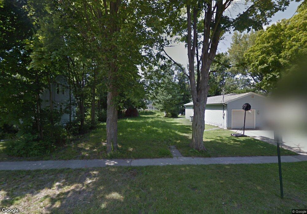 718 Spring St, Grand Ledge, MI 48837 - photo 1