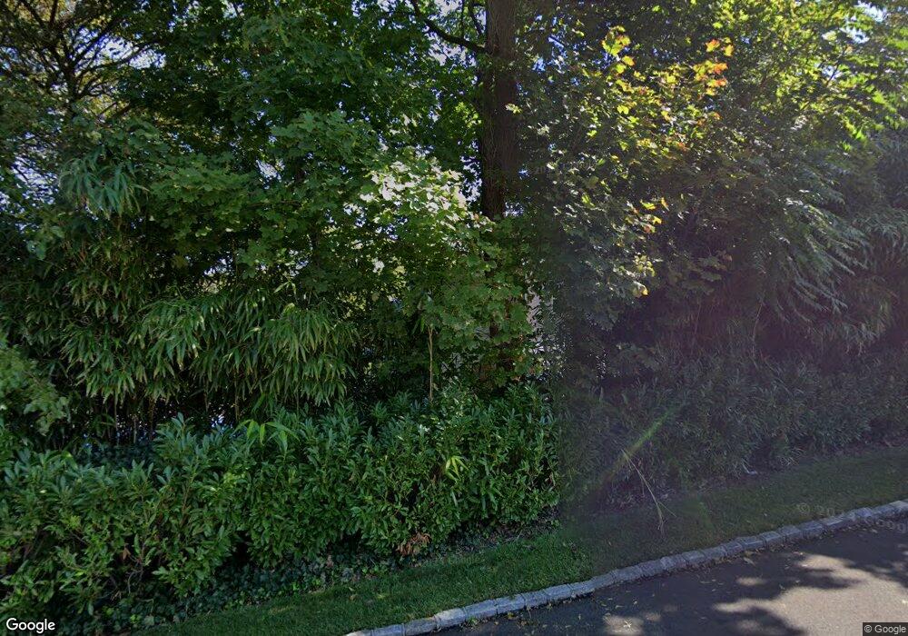 4 Water Ln, Manhasset, NY 11030 - photo 1