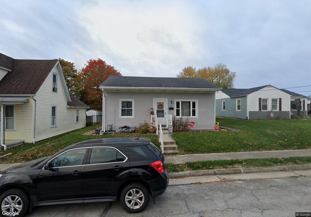 211 Jackson St, Wapakoneta, OH 45895 - photo 1